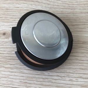 Becca “champagne pop”